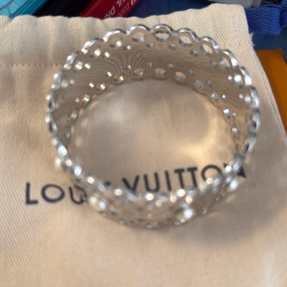 Louis Vuitton Wide Bangle Bracelet Hide & Seek Gold Tone Coral Studs Box Small